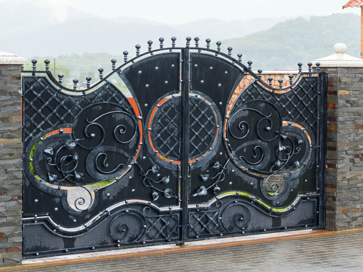 Secure Your Home’s Front Entrance With Metal Driveway Gates