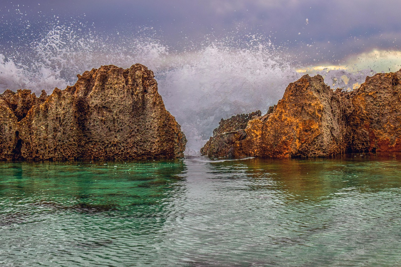 Rocks, waves, splash — Yellow Pad